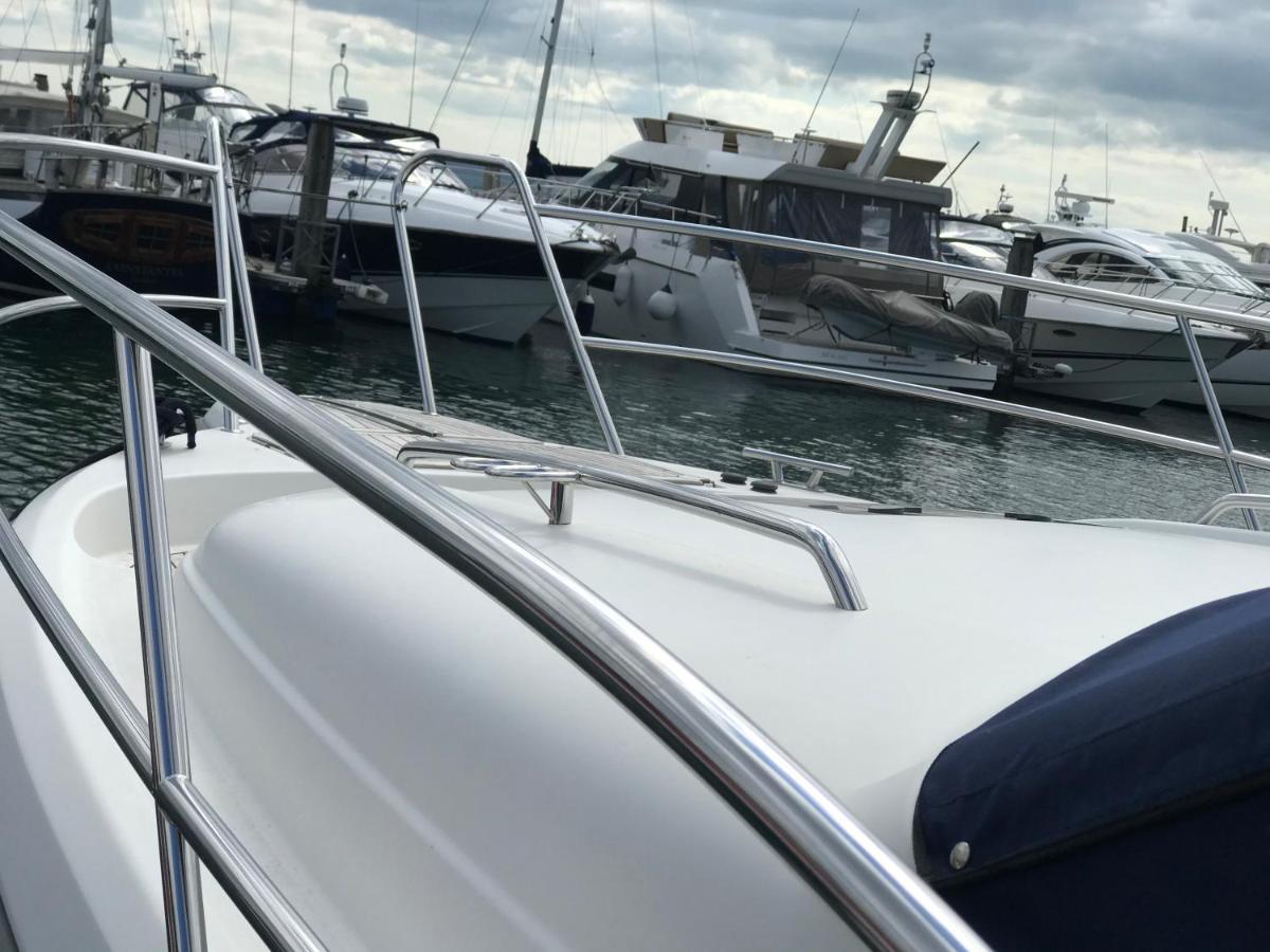 Adelphi B A Delightful 6 Berth Boat Hotel Lymington Luaran gambar